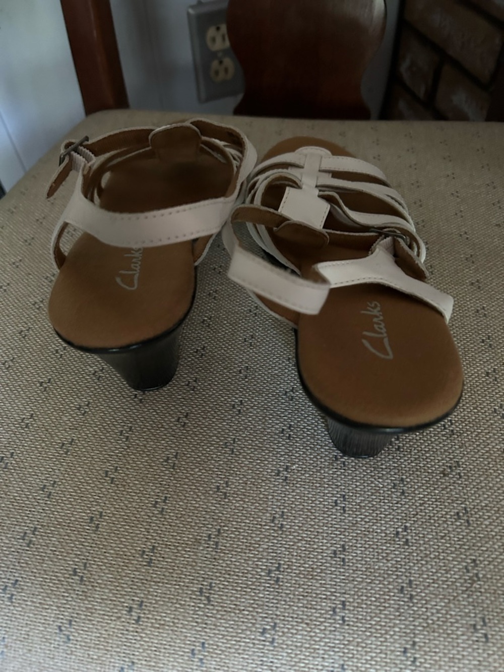 Clarks White Leather Sandals Size 8M - Picture 5 of 7